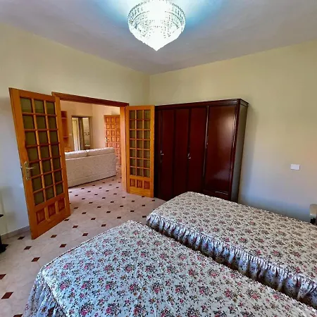Lovely Spacious In The Center - شقة *