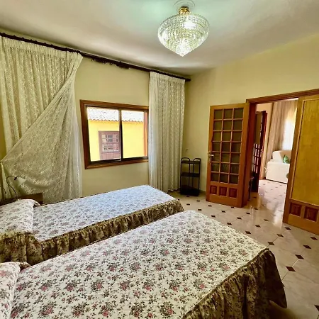 Apartment Lovely Spacious In The Center - *
