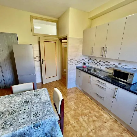 Apartment Lovely Spacious In The Center - *